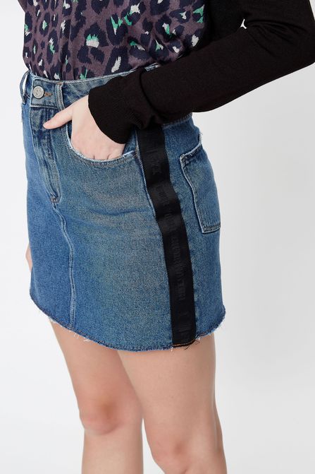 saia jeans com faixa lateral